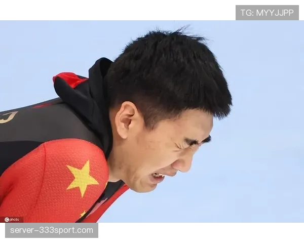 高亭宇吃个饭都带团队,感觉生活比比赛还累啊! 高亭宇吃个饭都带团队,感觉生活比比赛还累啊!